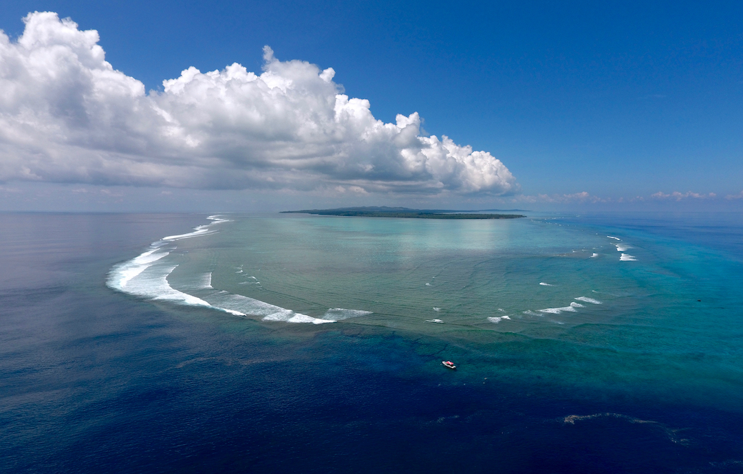 Exclusive Diving - Manta Ray Bay Resort - %Yap, Micronesia